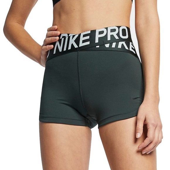 nike intertwist short